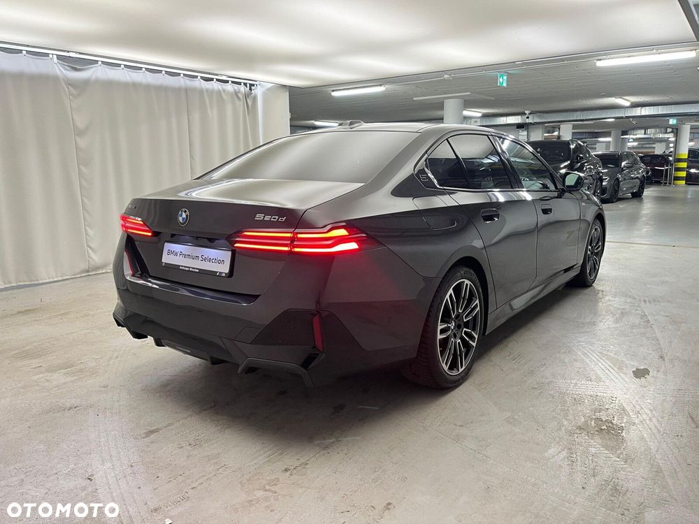 BMW Seria 5 520d xDrive mHEV M Sport - 12