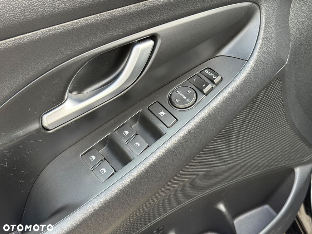 Hyundai i30 1.6 D Comfort DCT - 31