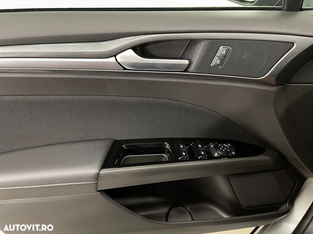 Ford Mondeo 2.0 HEV Titanium - 25