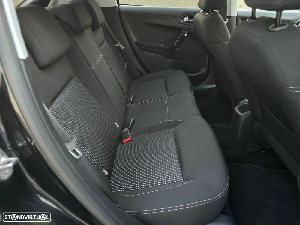 Peugeot 208 1.6 BlueHDi Allure - 23