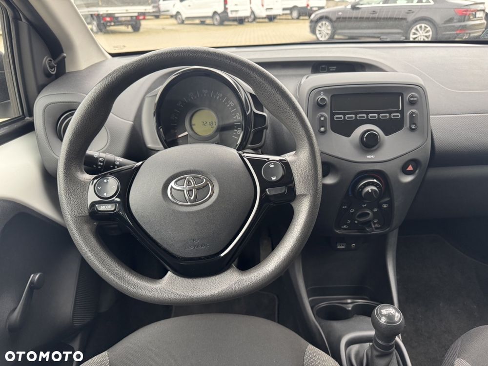Toyota Aygo x - 17