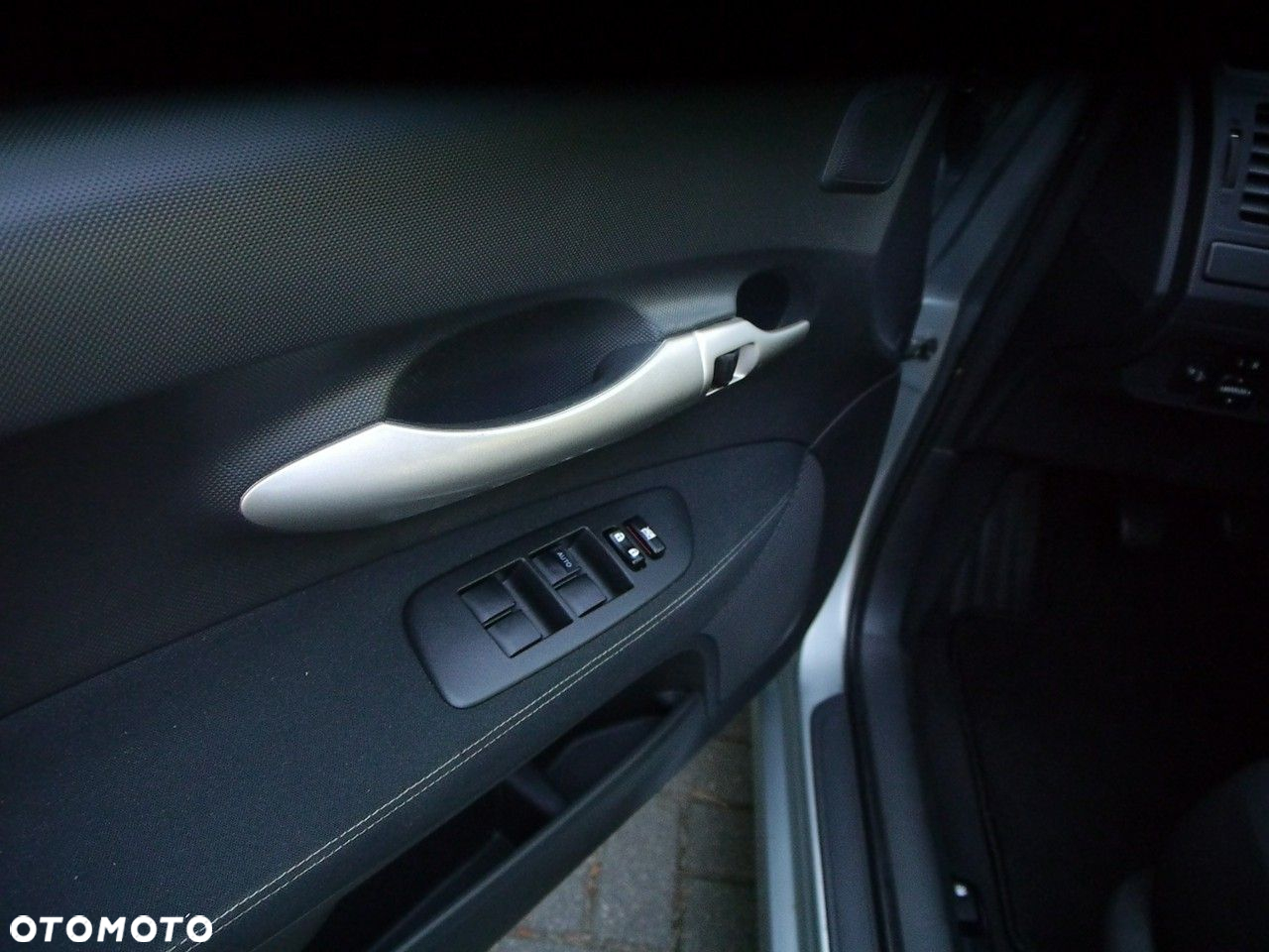 Toyota Auris 1.33 VVT-i Terra - 31