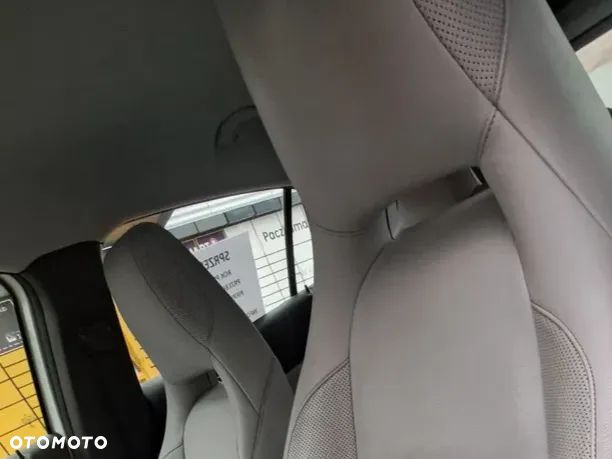 Mercedes-Benz GLA - 8