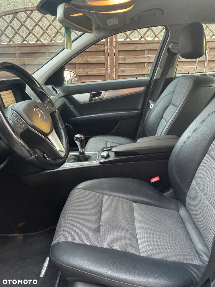 Mercedes-Benz Klasa C 220 CDI DPF (BlueEFFICIENCY) Avantgarde - 9