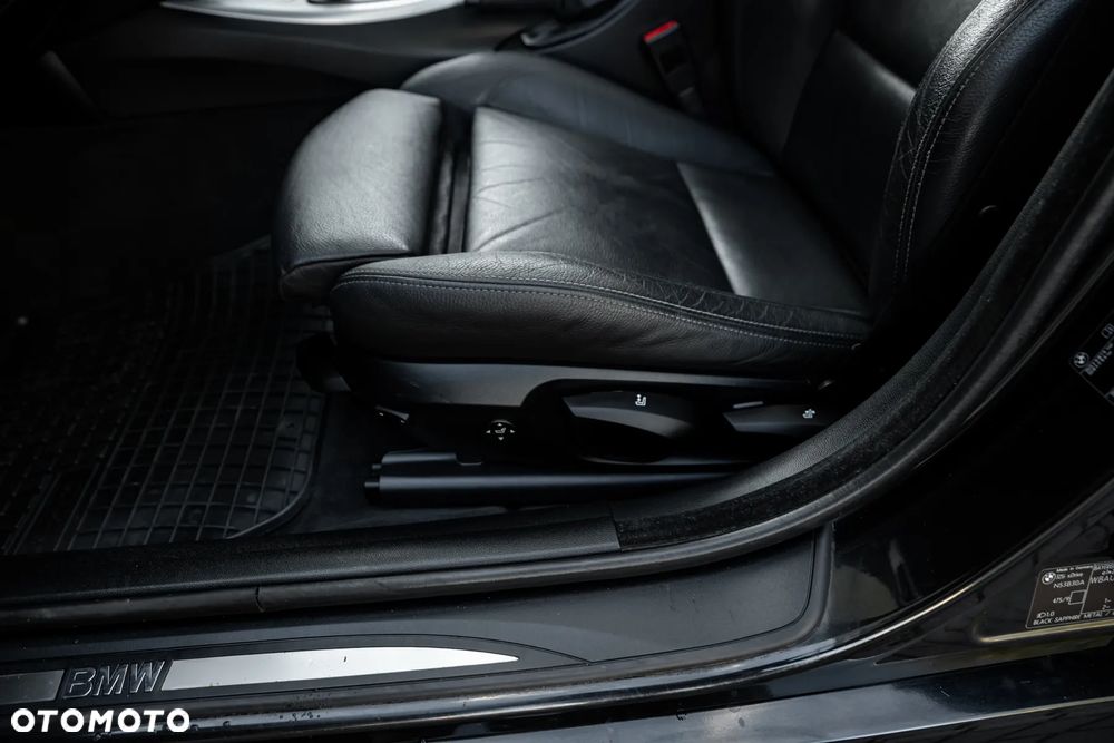 BMW Seria 3 325i xDrive Touring - 17