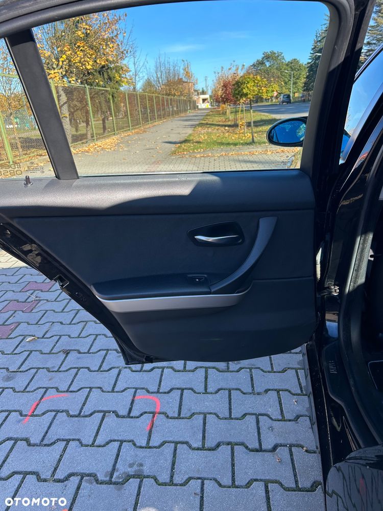 BMW Seria 3 325i - 20