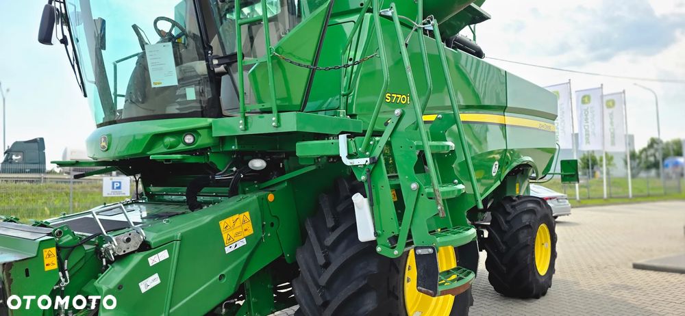 John Deere S770 - 27