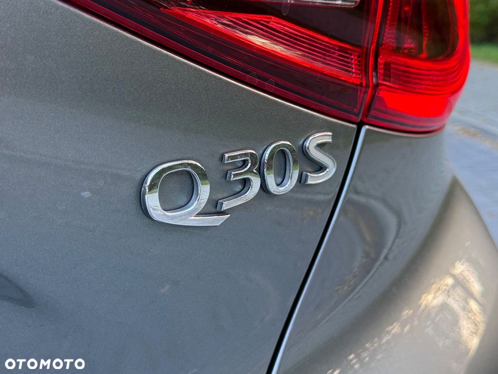 Infiniti Q30 - 5