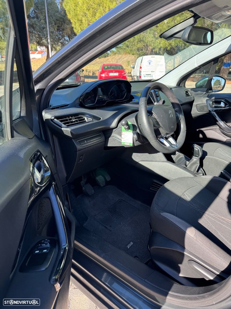 Peugeot 208 - 6