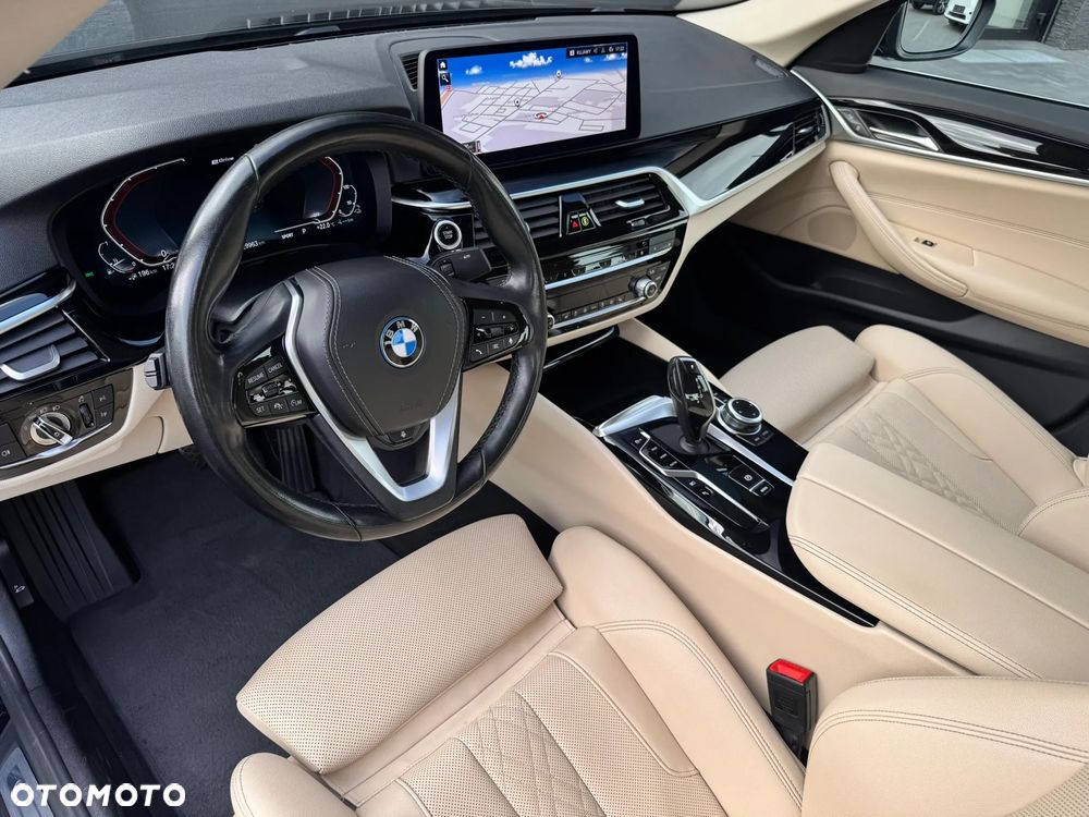 BMW Seria 5 530e Luxury Line sport - 16