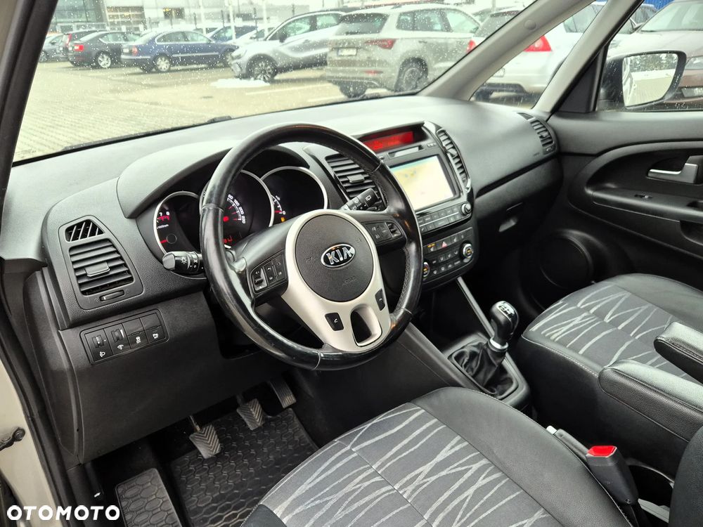 Kia Venga 1.6 L - 12