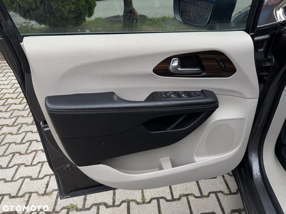 Chrysler Pacifica - 24