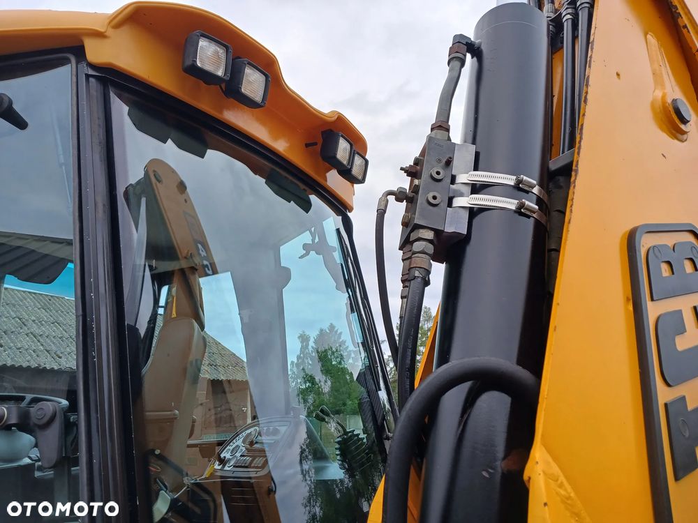 JCB 4CX/JOYSTICK/NOWE OPONY - 32