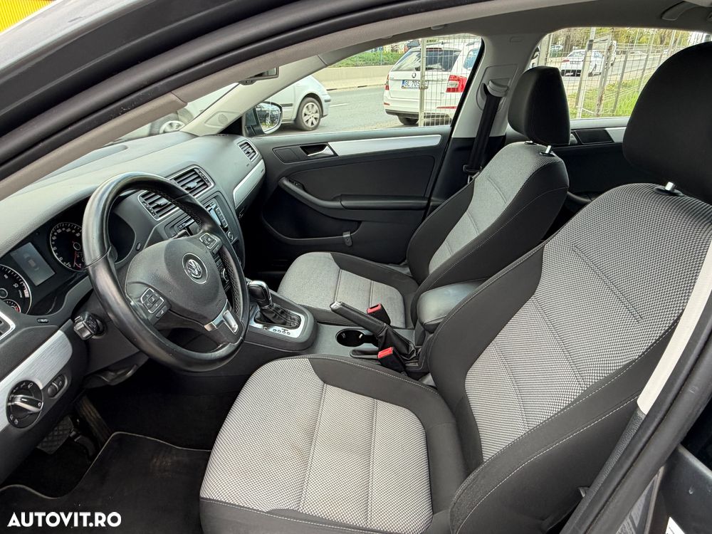 Volkswagen Jetta - 28