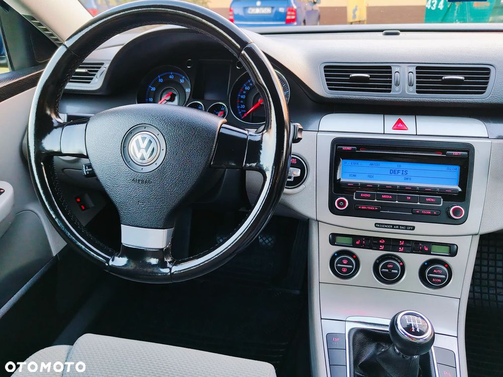 Volkswagen Passat 1.6 Comfortline - 35