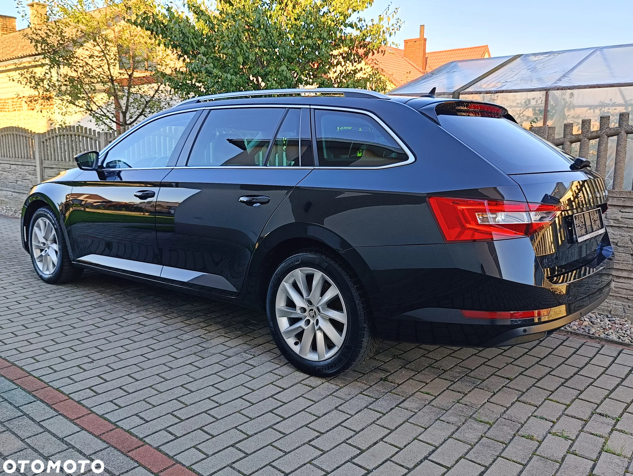 Skoda Superb Combi 2.0 TDI DSG Ambition - 17