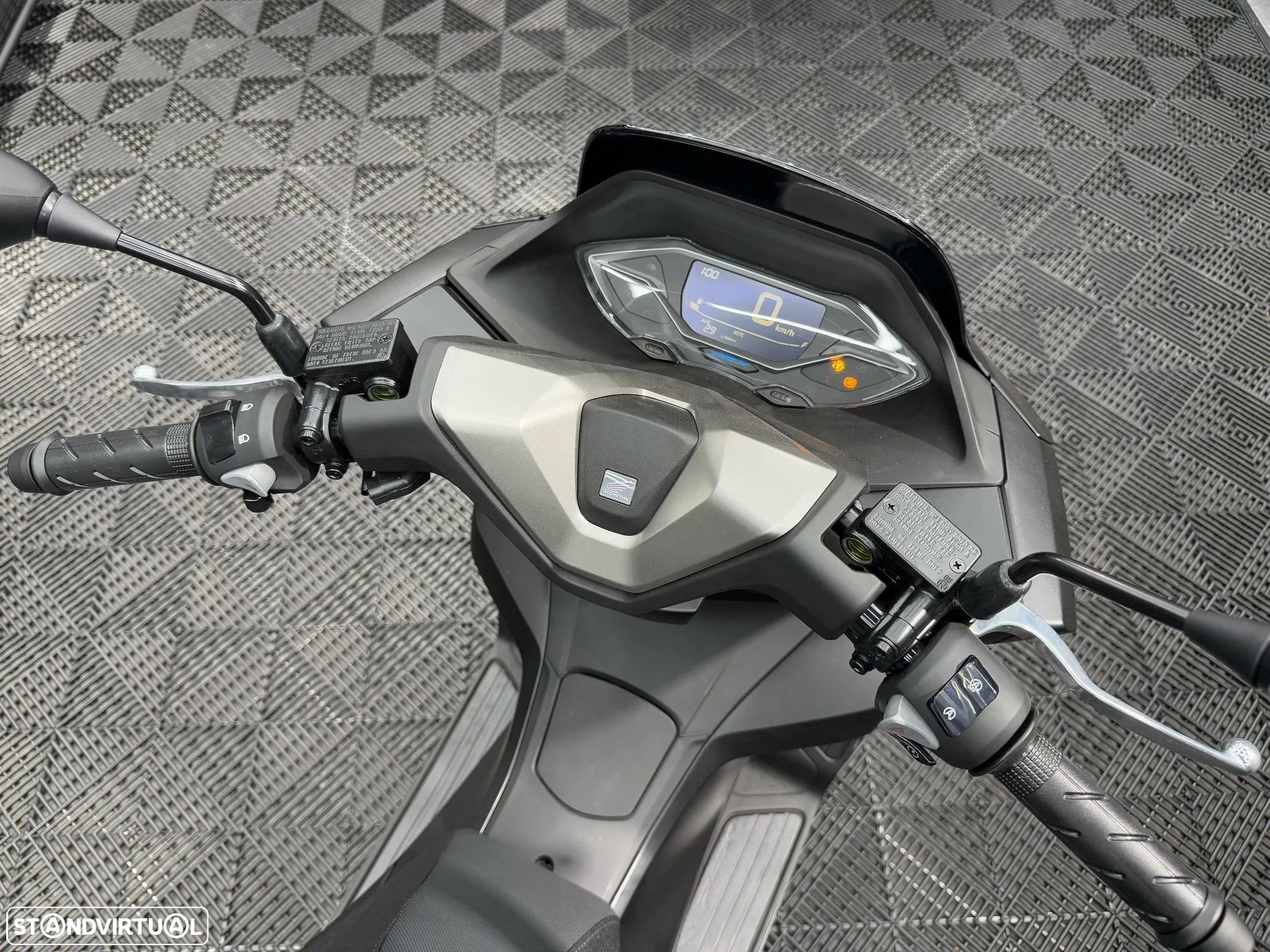 Honda PCX125 2025 - 6