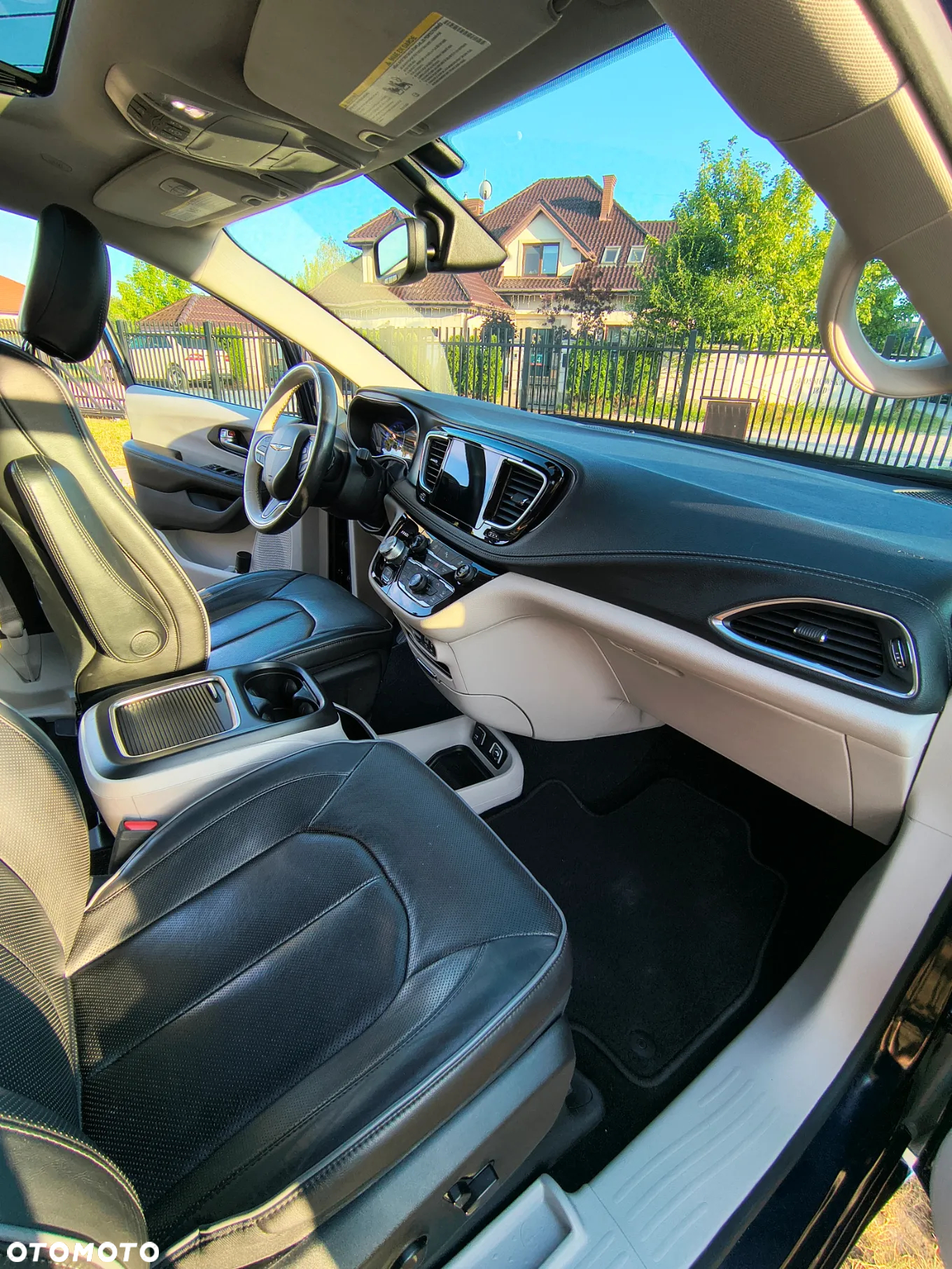 Chrysler Pacifica - 24