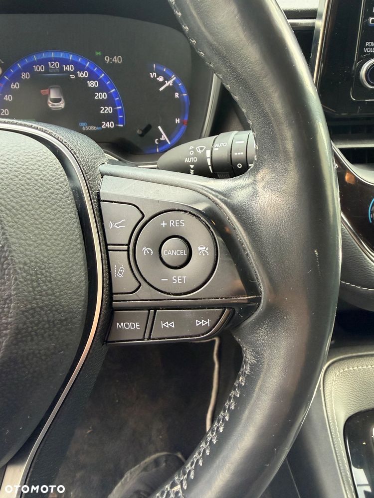 Toyota Corolla 1.8 Hybrid Team Deutschland - 15