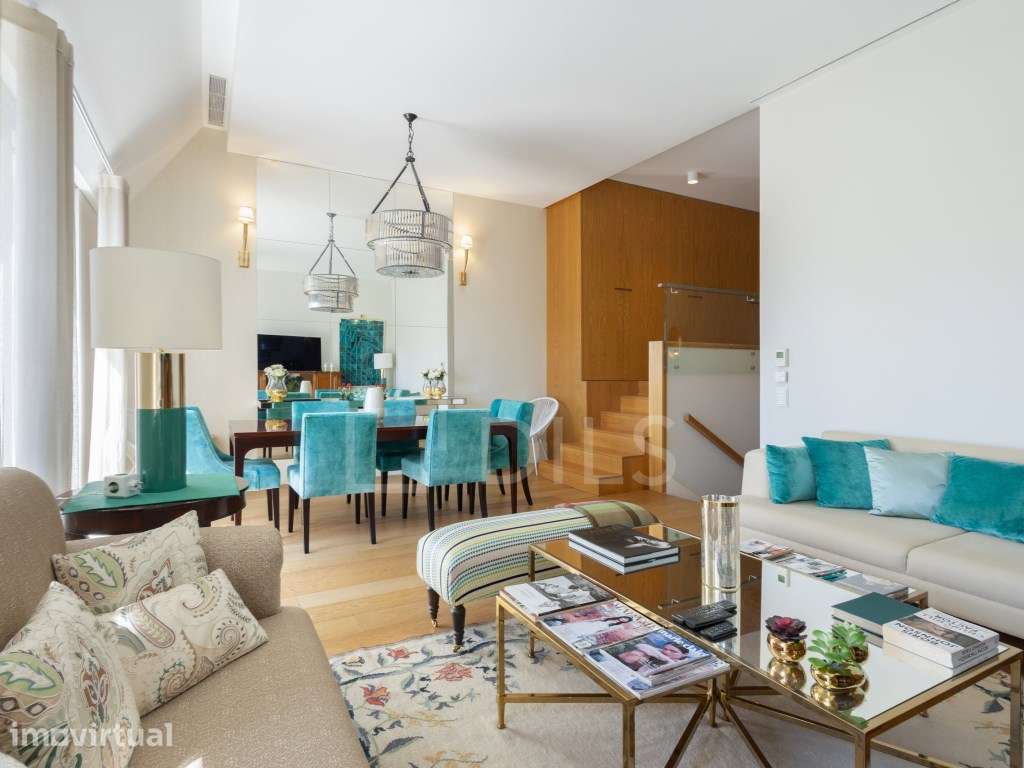 Apartamento T3 duplex com estacionamento, na Avenida da Liberdade - Grande imagem: 3/30