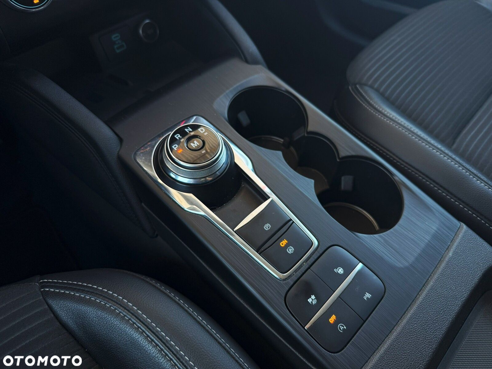 Ford Kuga - 28