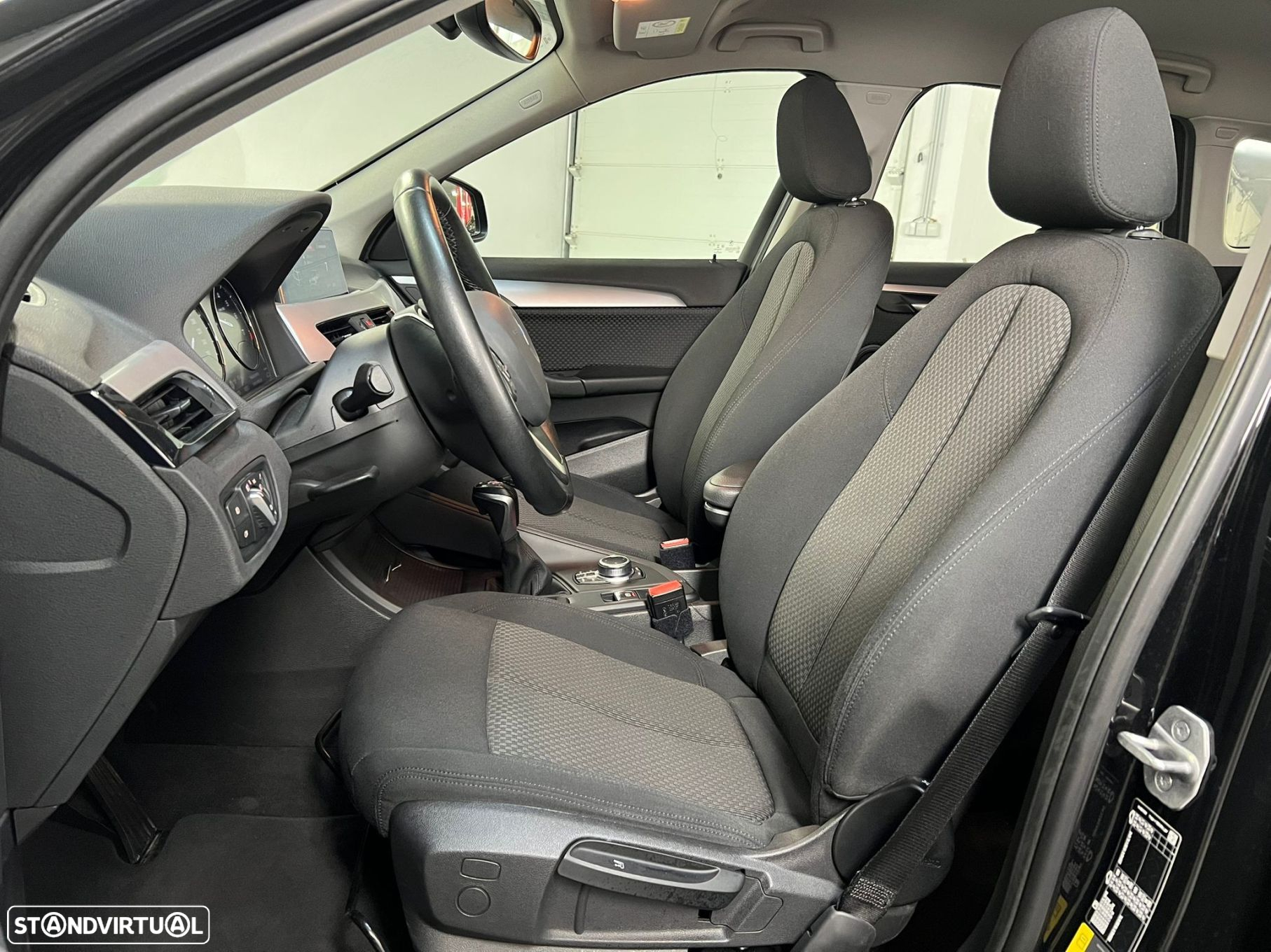 BMW X1 25 e xDrive Corporate Edition - 6