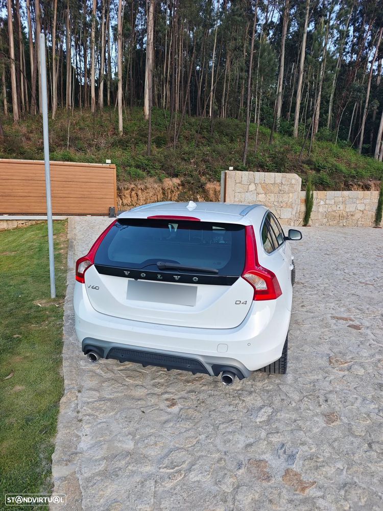 Volvo V60 2.0 D4 R-Design - 16