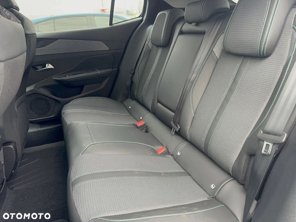 Peugeot 408 - 16