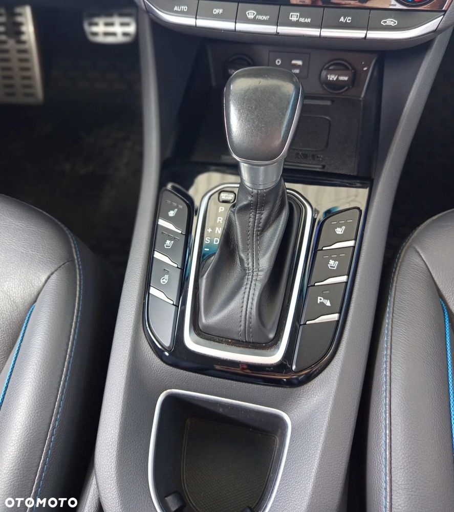 Hyundai IONIQ - 15
