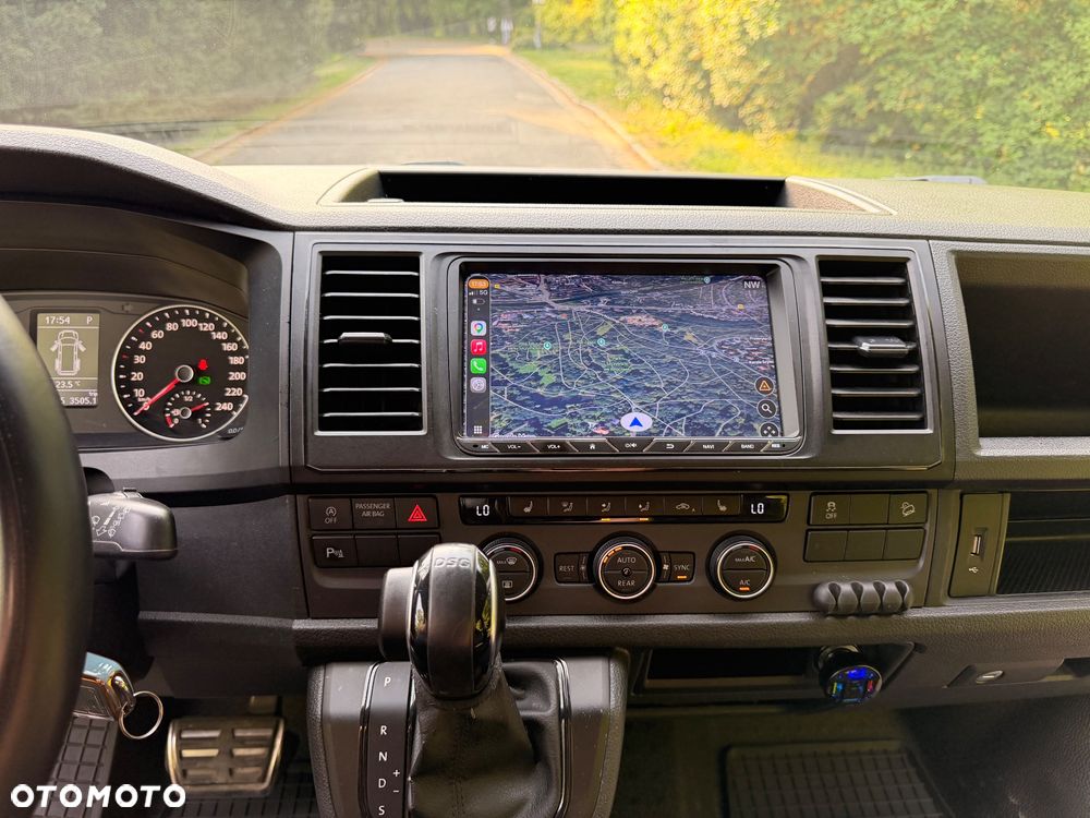 Volkswagen Caravelle - 17