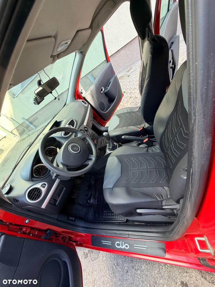 Renault Clio - 11