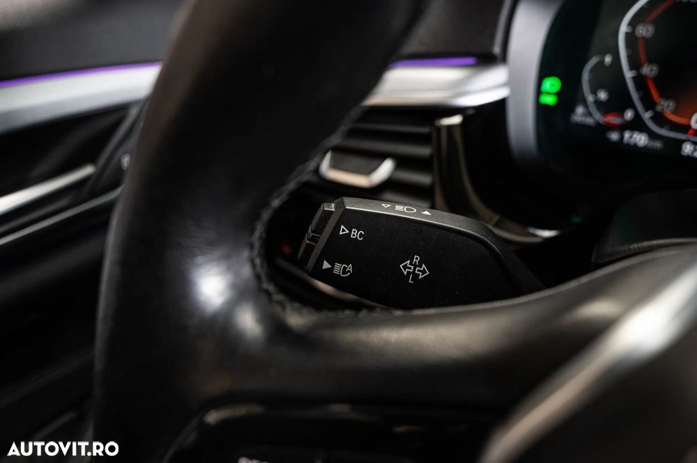 BMW Seria 5 520d Aut. Luxury Line - 26