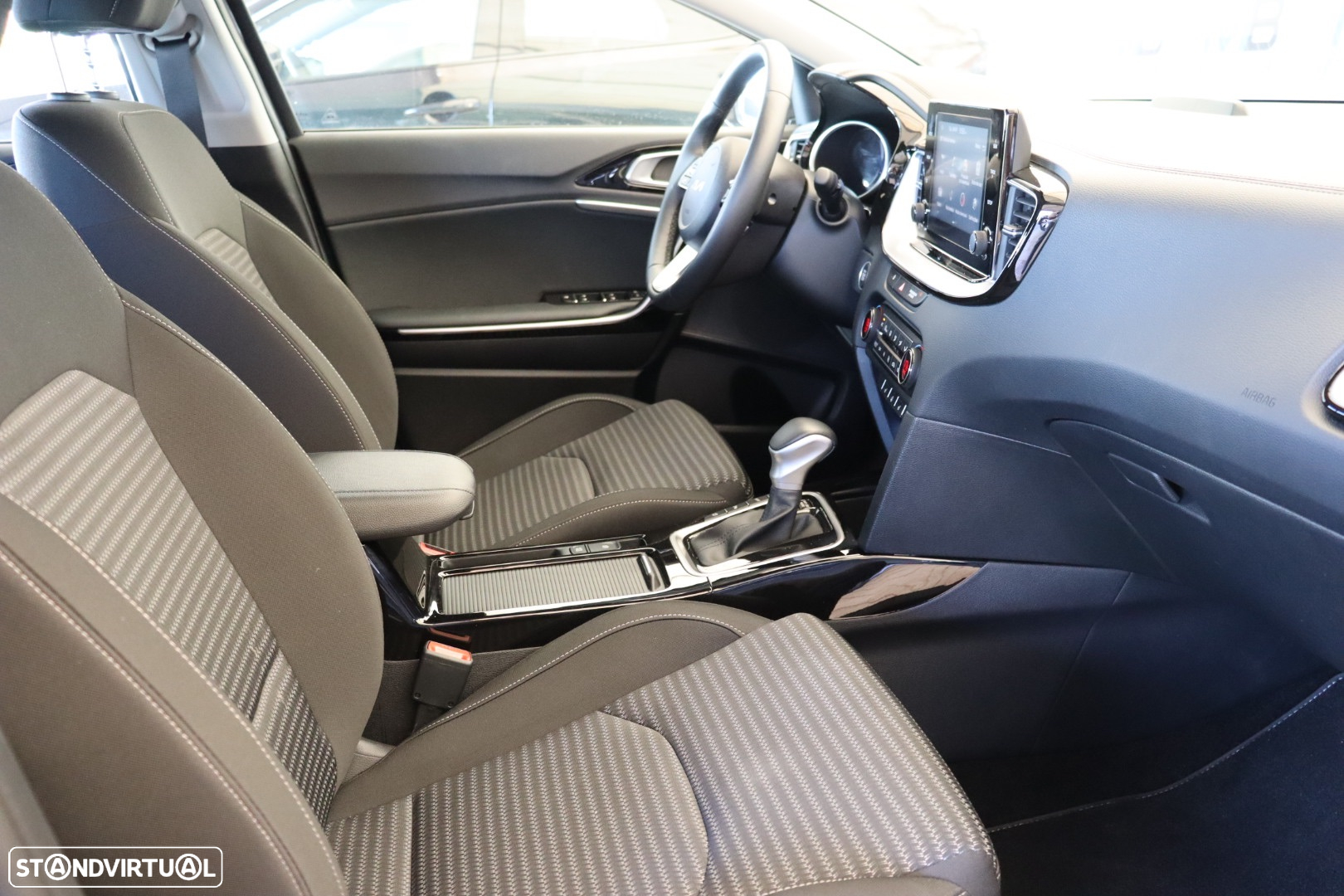 Kia Ceed SW 1.6 GDI DCT OPF Plug-in-Hybrid Vision - 11