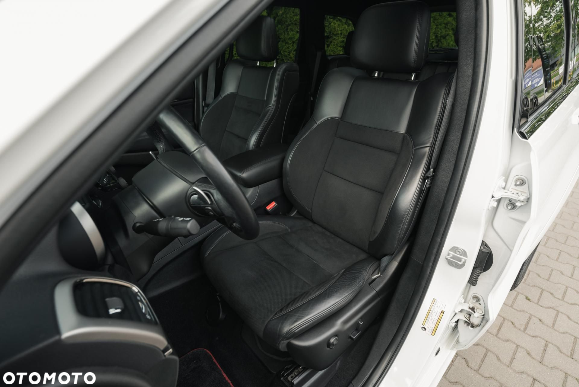 Jeep Grand Cherokee - 12