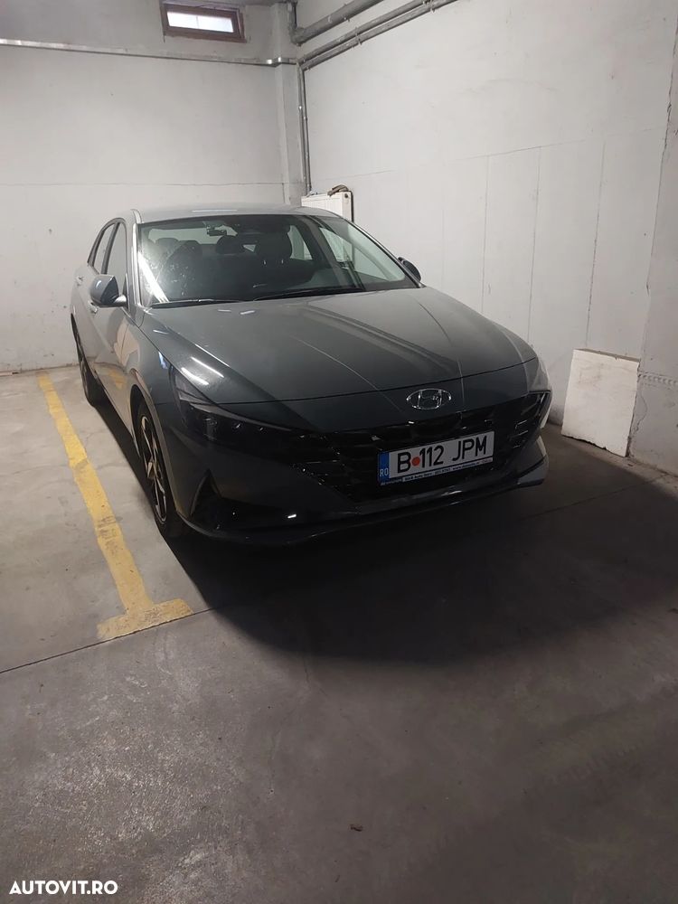 Hyundai Elantra - 1