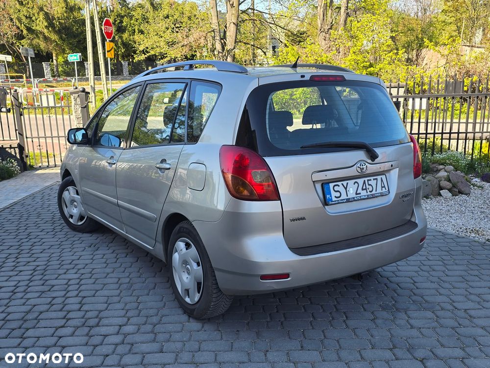 Toyota Corolla Verso 1.6 - 10