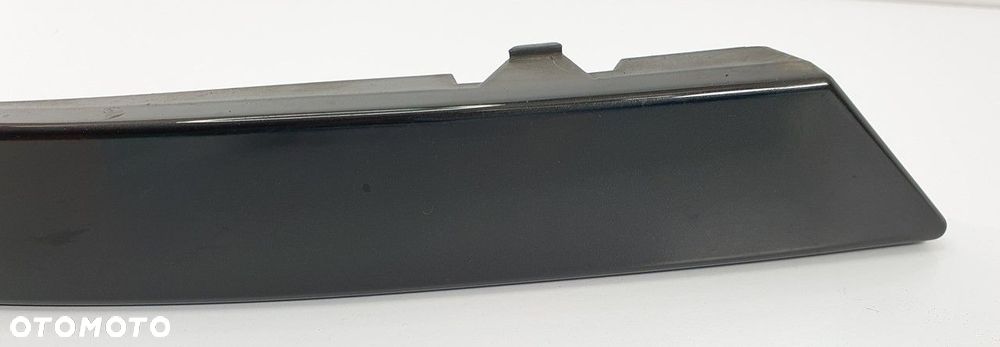 LISTWA POD LAMPE LEWY TYŁ BLACK SAPPHIRE BMW 7 E65 - 2