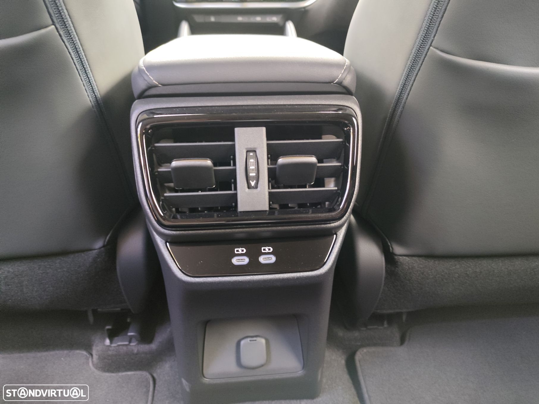 Lexus rz-450e Premium Monotone c/ mala elétrica - 16