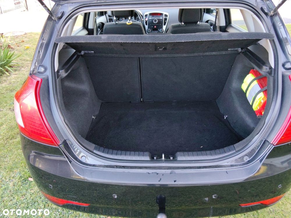 Kia Ceed - 12