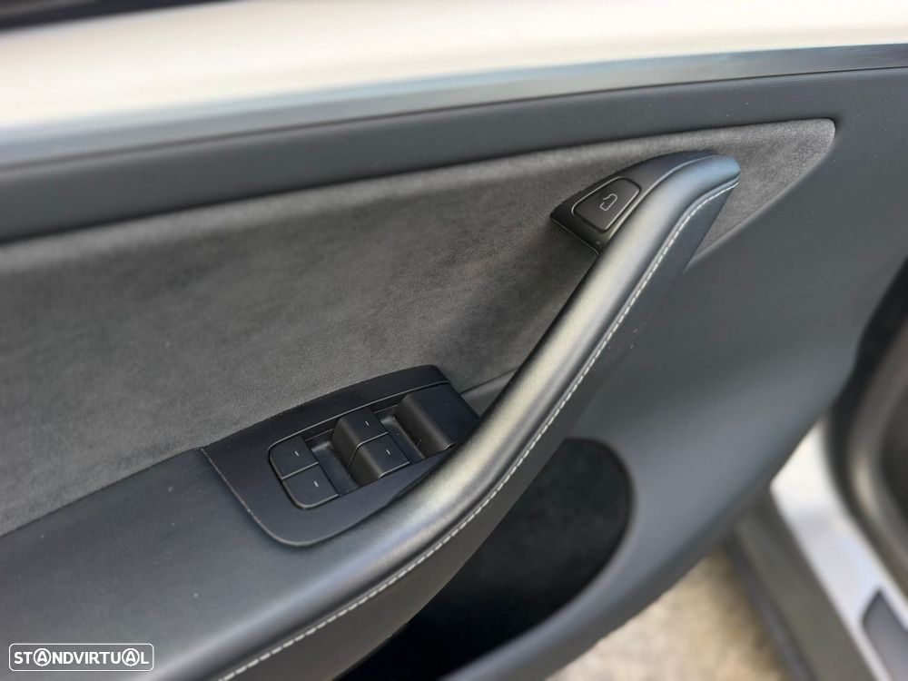 Tesla Model Y Long Range Tração Traseira - 16