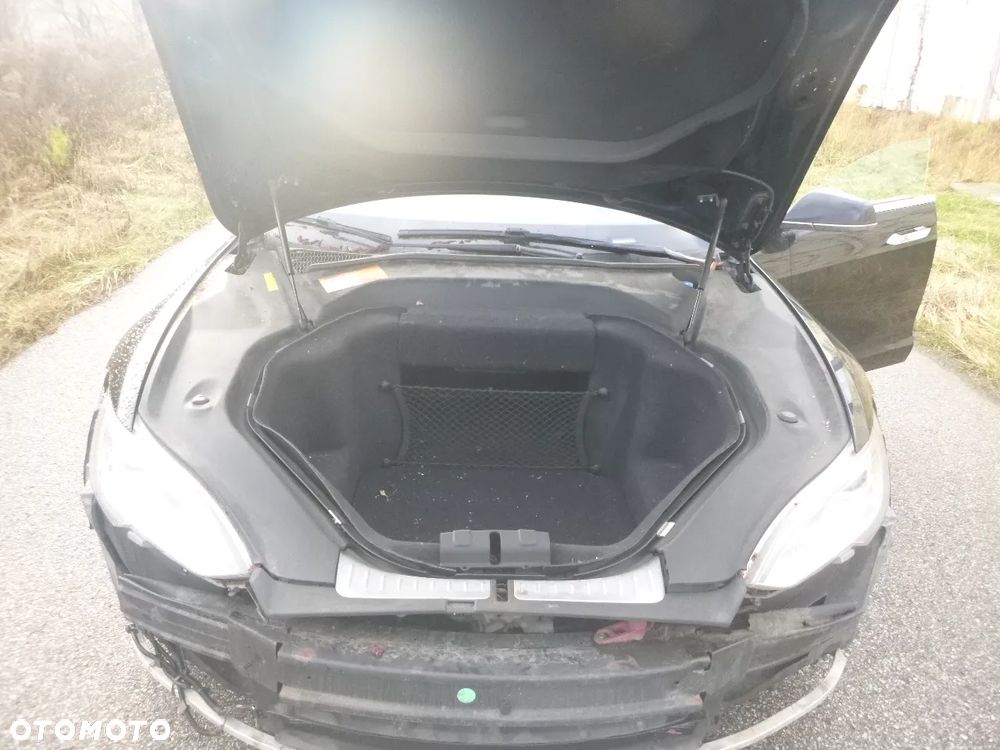 Tesla Model S 85 - 12
