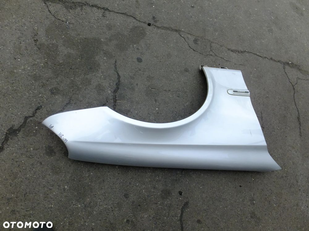 błotnik prawy przód mercedes w211 2003r