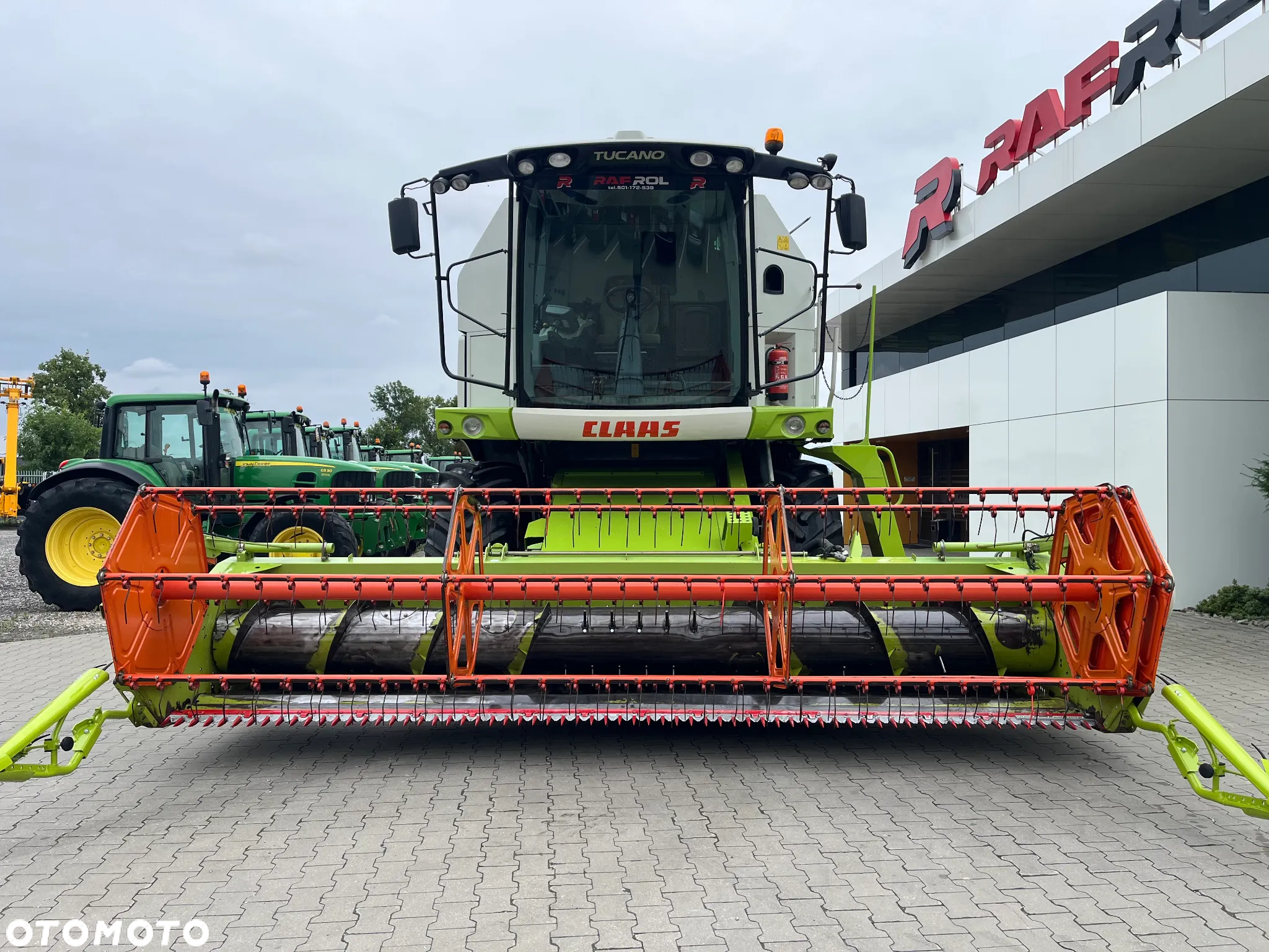 Claas Tucano 320 - 3