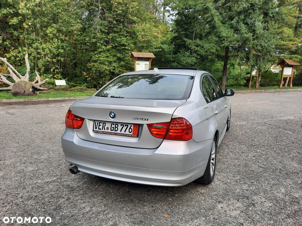 BMW Seria 3 320i Edition Exclusive - 14