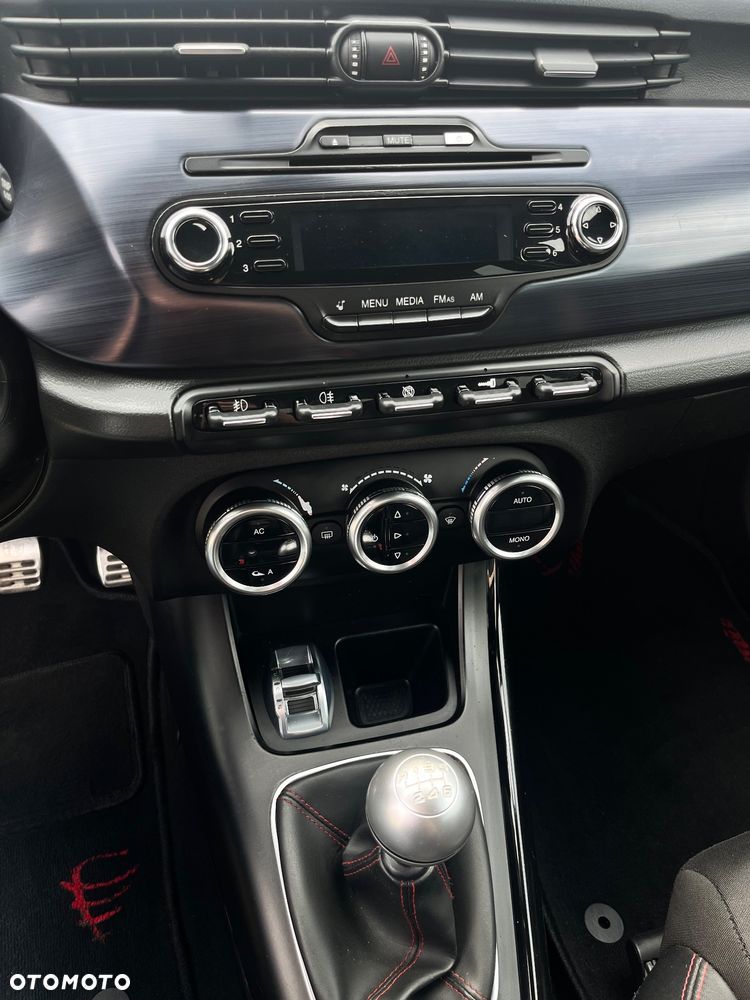 Alfa Romeo Giulietta 2.0 JTDM Distinctive - 12