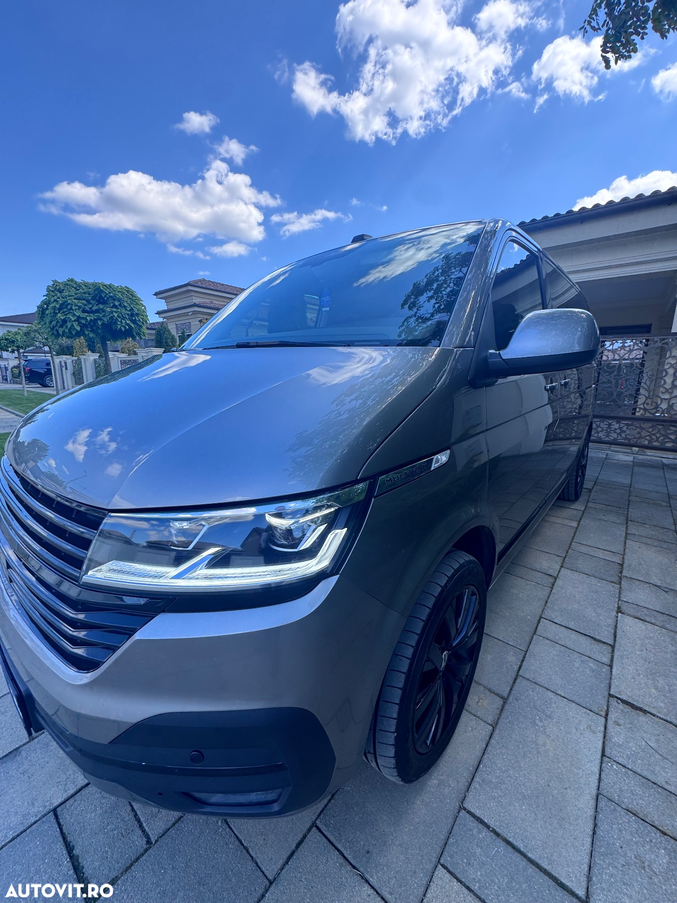 Volkswagen Multivan - 2