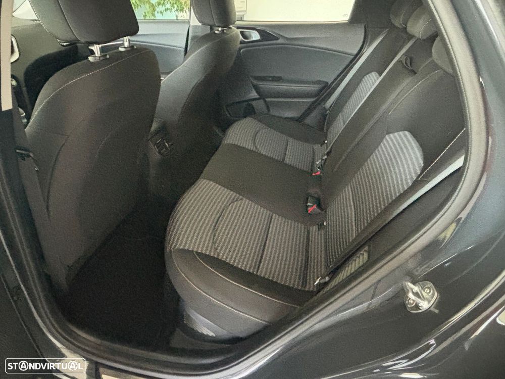 Kia XCeed 1.6 GDi PHEV Drive - 11