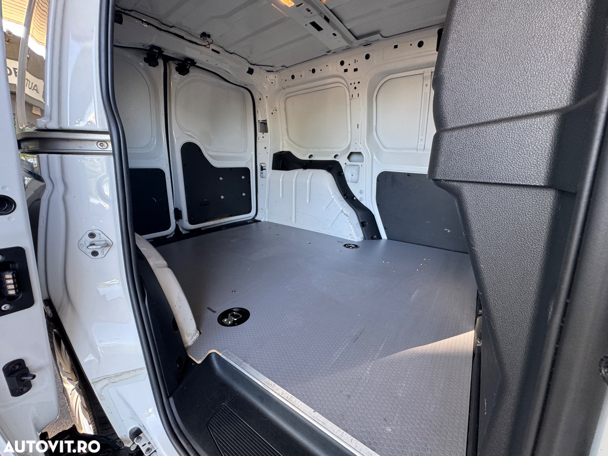Volkswagen Caddy 2.0 TDI 90 kW - 23