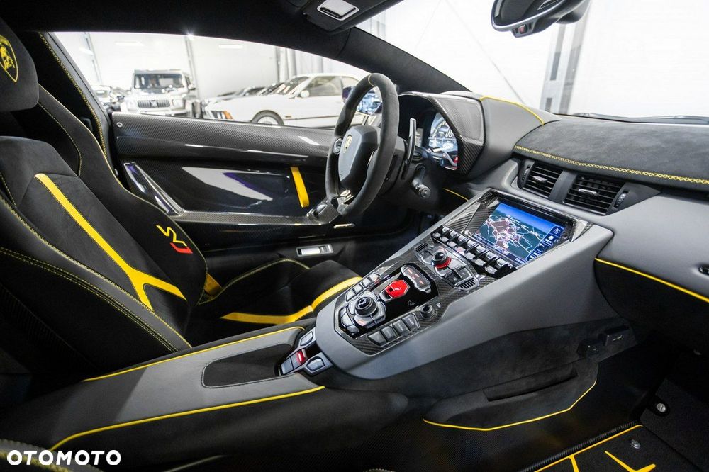 Lamborghini Aventador - 33