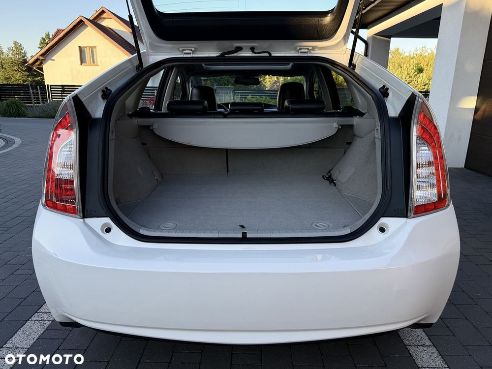 Toyota Prius (Hybrid) Executive - 40